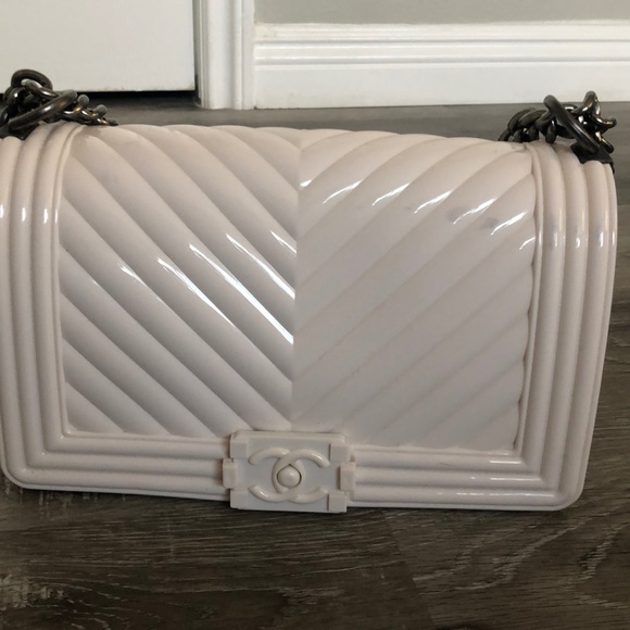 White plastic bag - Picture 2 of 5